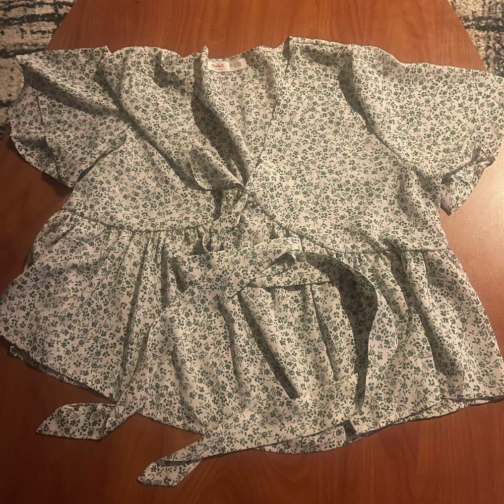 ROMWE White Floral Tie-Front Peplum Blouse